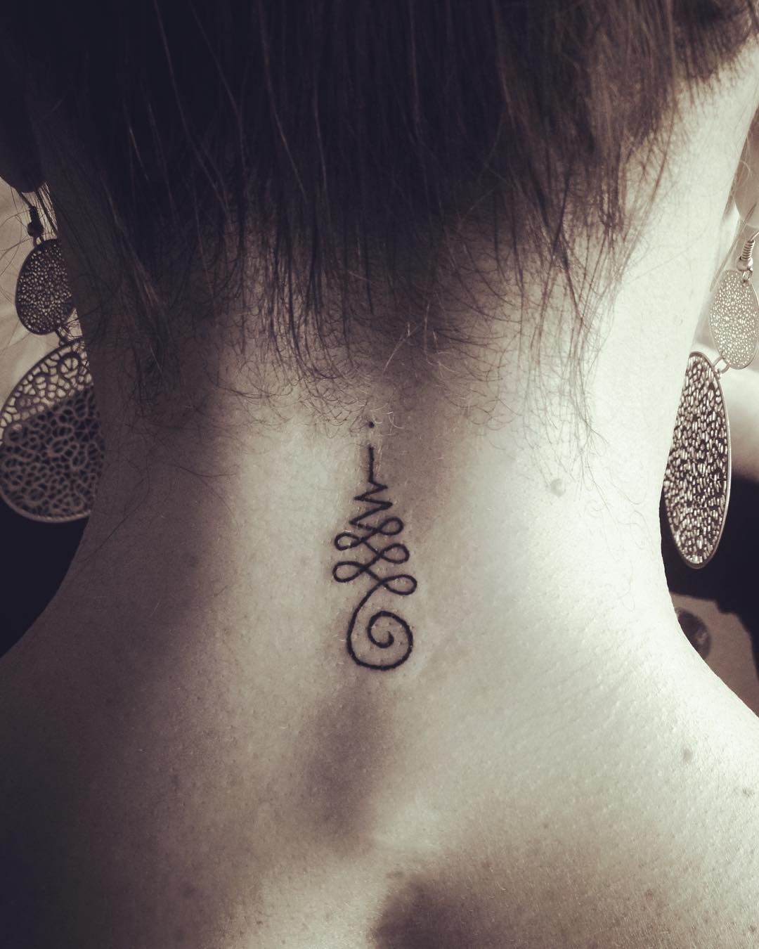 Tattoo cổ đẹp nhất