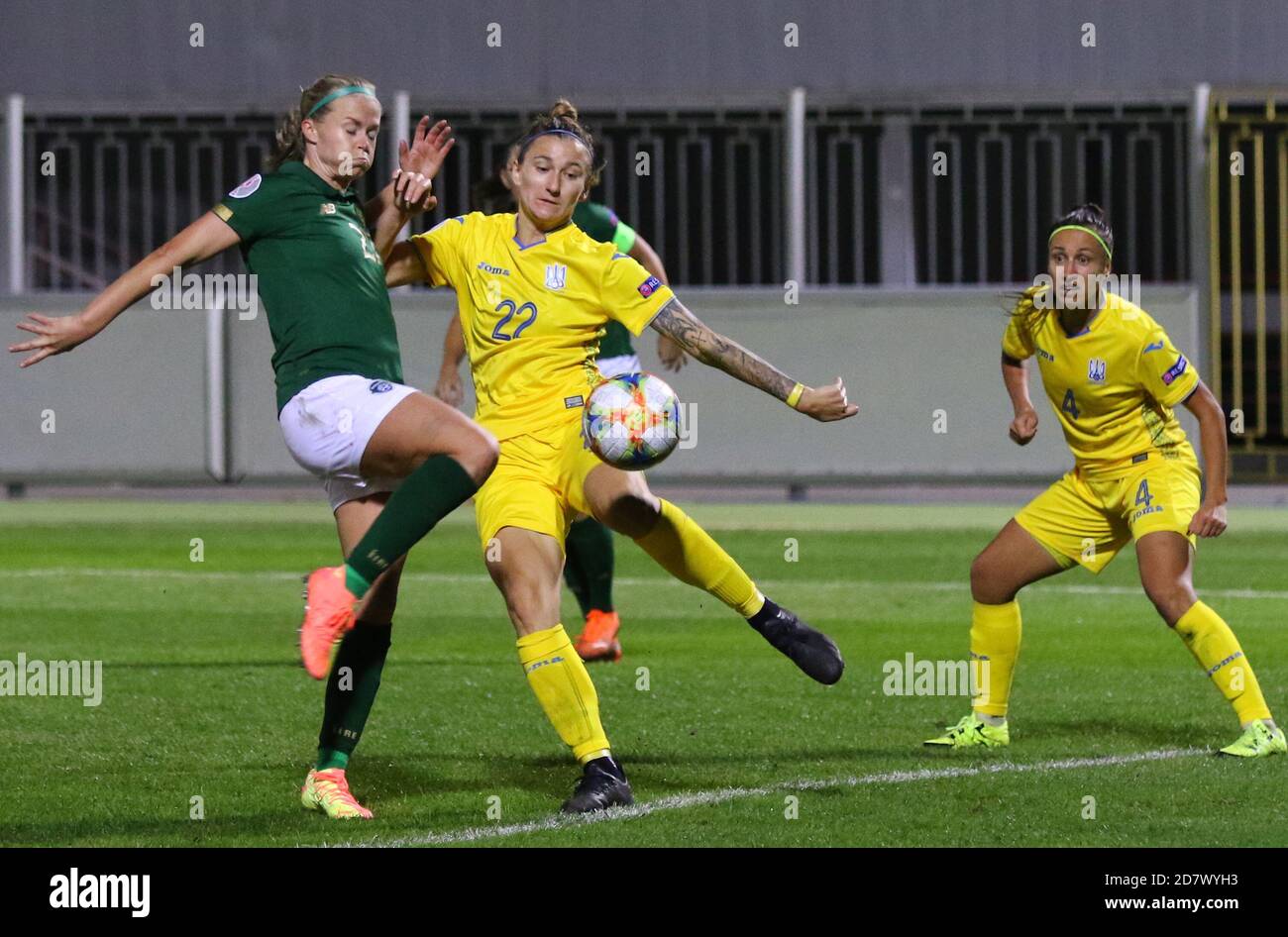 KYIV, UKRAINE - OCTOBER 23, 2020: UEFA Womens EURO 2022 Qualifying game Ukraine v Ireland at Obolon Arena in Kyiv. Ruesha Littlejohn (#21, IRL) and Daria Kravets (#22, UKR Stock Photo - Alamy