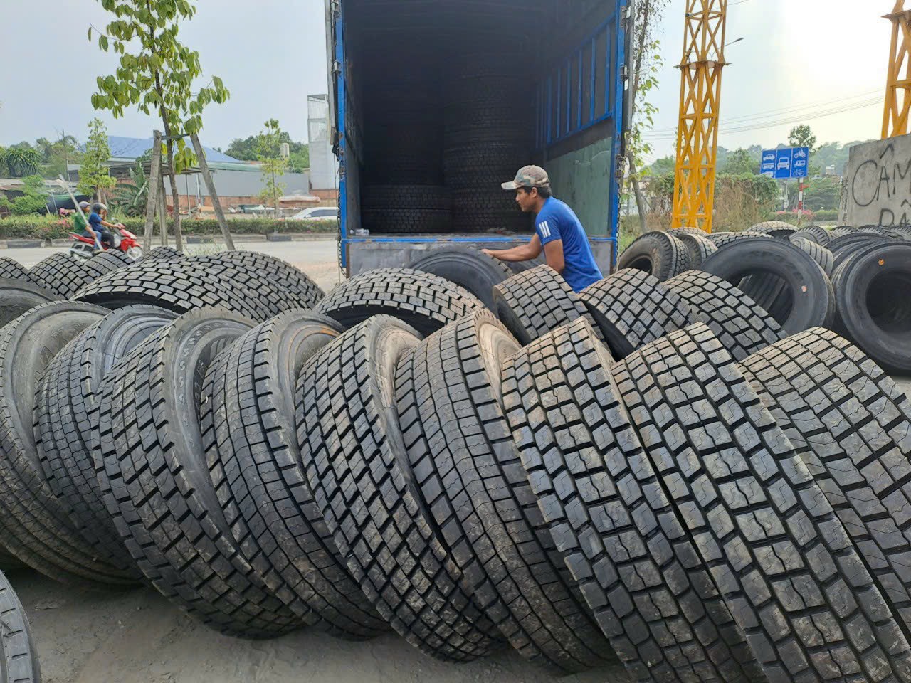 Lốp Dính - Lốp Ô Tô Hà Giang