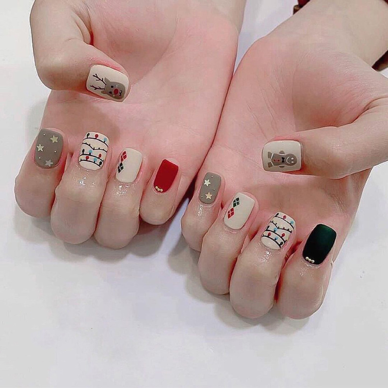 Mẫu nail giáng sinh đơn giản cho học sinh